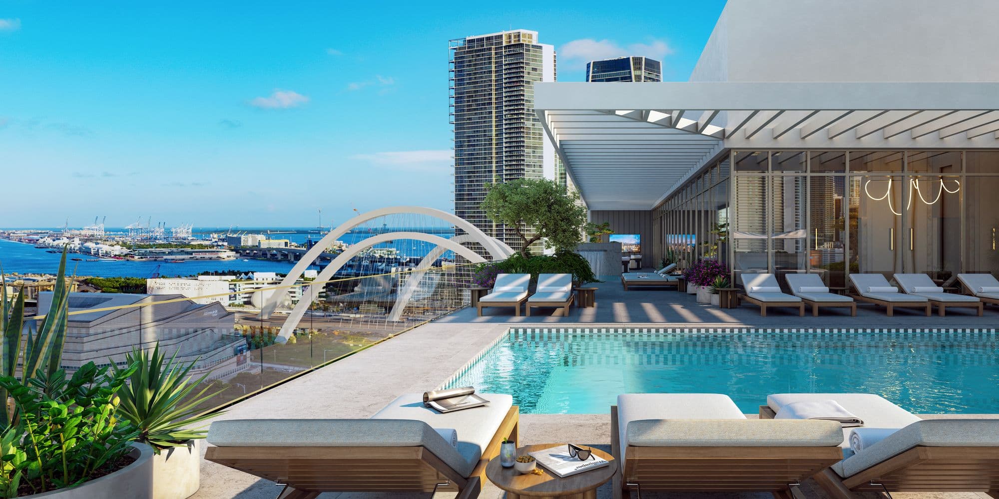 La piscina de la azotea, con vista a la bahía de Biscayne
