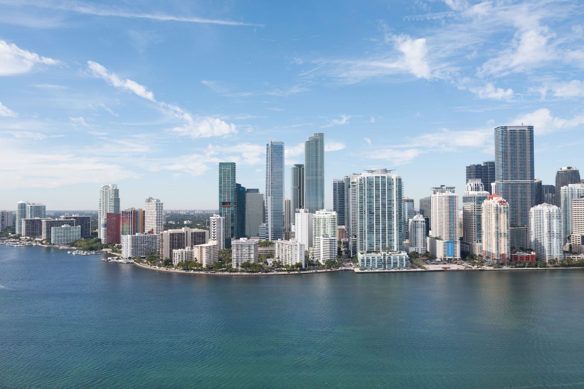 Skyline de Brickell desde la bahía de Biscayne