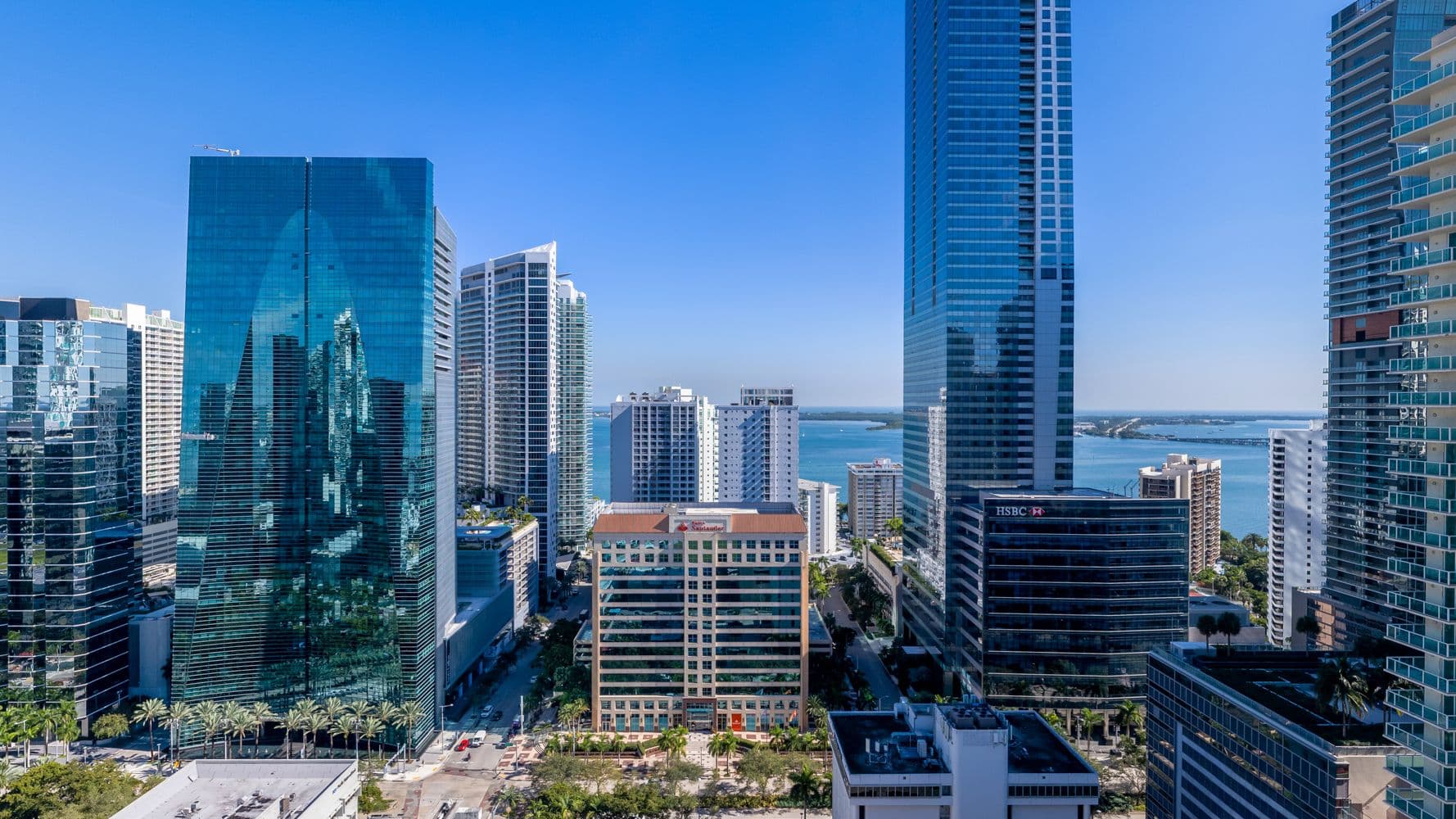 Vista real hacia el este desde el piso 23 (250 pies)