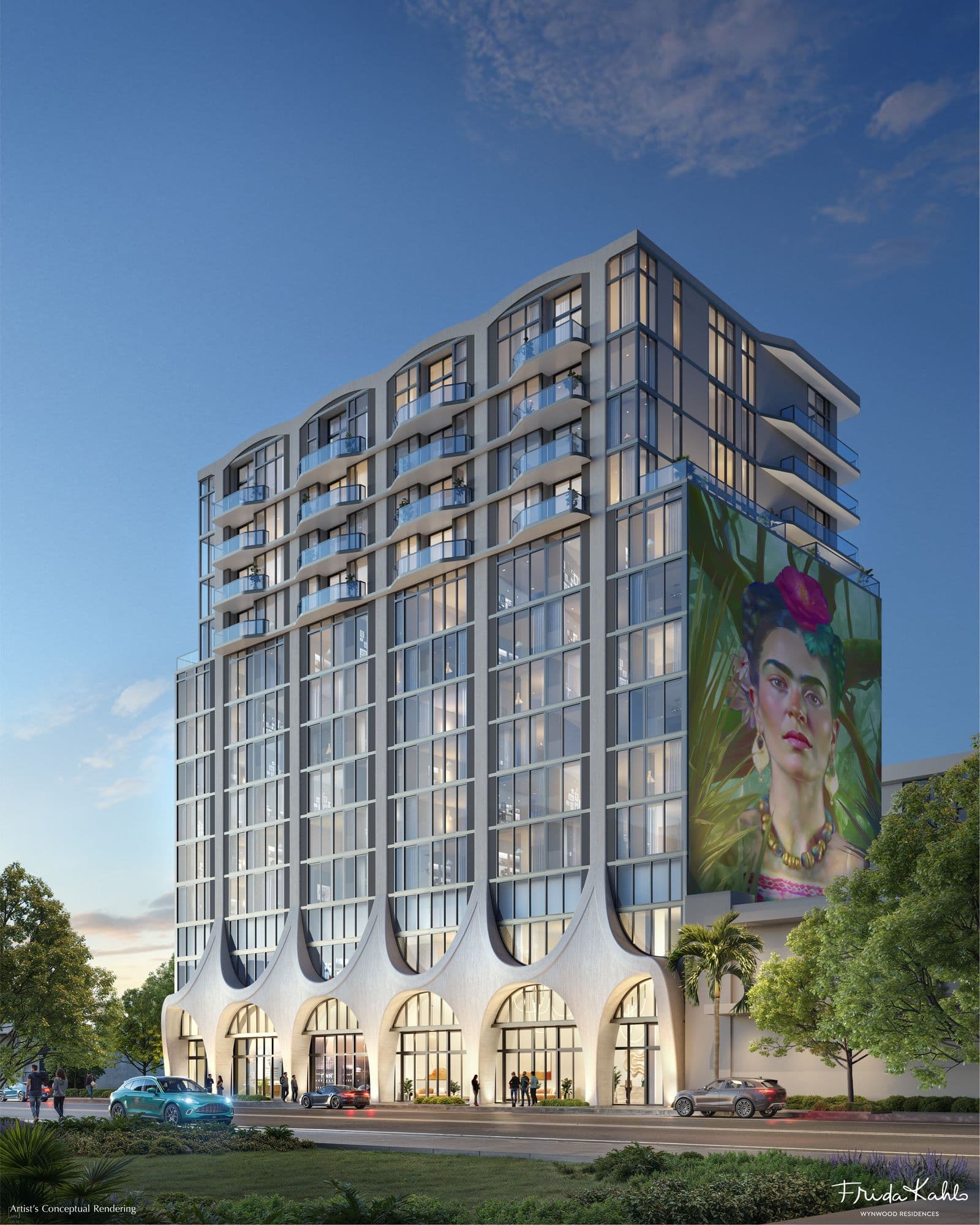 El edificio, con su base de arcos y un mural de Frida Kahlo