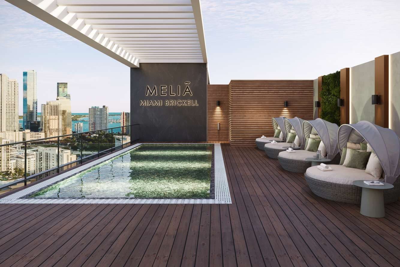 Terraza con piscina